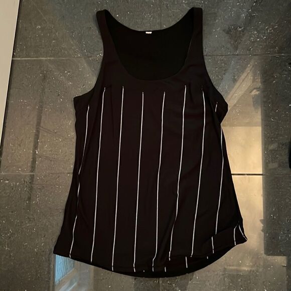 Size 8 Black and White Lululemon Striped Racerback Tank Top - Picture 1 of 3